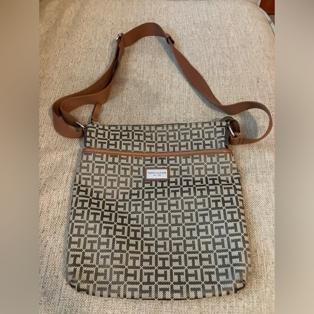 Tommy Hilfiger brown/tan crossbody purse - Picture 3 of 6